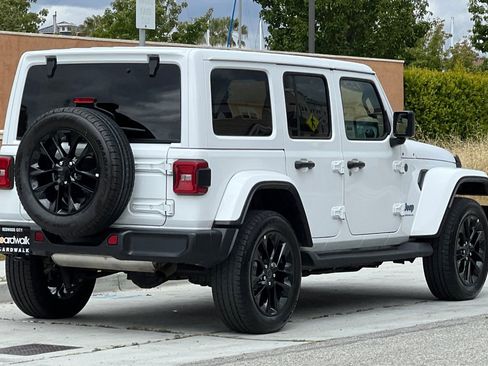 Used 2025 Jeep Wrangler Unlimited Sahara AWD/4WD image 4