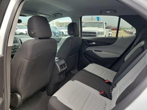 Used 2022 Chevrolet Equinox LS w/ LS Convenience Package FWD image 8