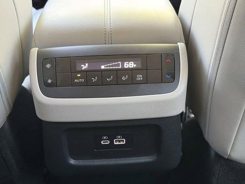 Certified 2024 Nissan Pathfinder SL image 33