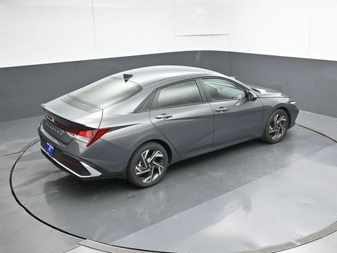 Certified 2025 Hyundai Elantra Sport FWD image 52