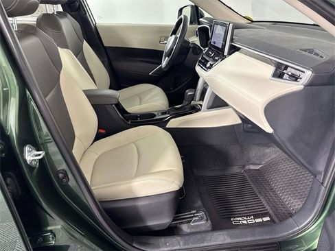 Used 2024 Toyota Corolla Cross XLE image 9