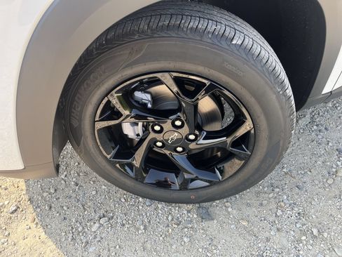 New 2026 Chevrolet Trax LT w/ Midnight Edition FWD image 13