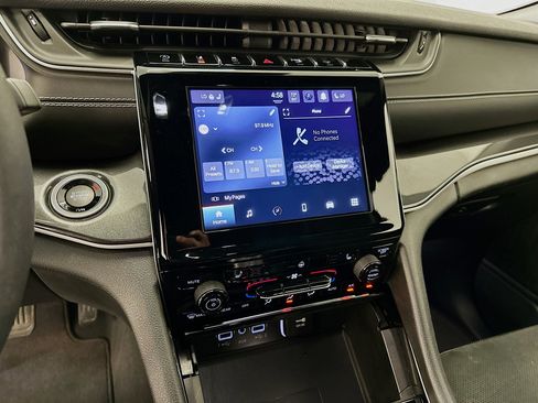 Used 2023 Jeep Grand Cherokee L Laredo image 25