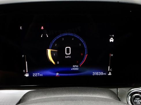 Used 2025 Chevrolet Trax LT w/ LT Convenience Package FWD image 28