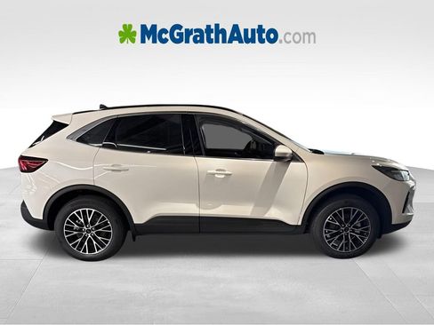 New 2025 Ford Escape SE image 3