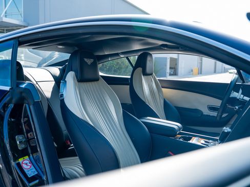 Used 2016 Bentley Continental GT image 34