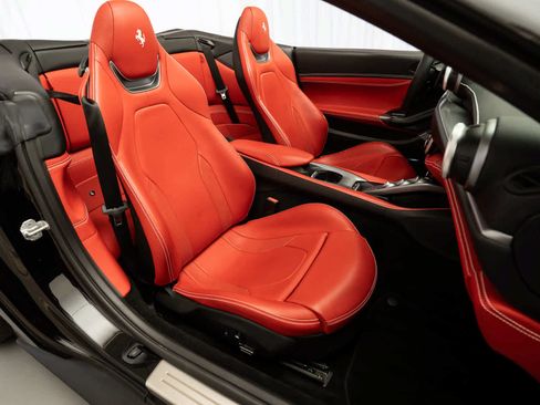 Used 2020 Ferrari Portofino RWD image 14