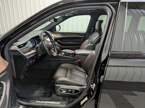 Used 2023 Jeep Grand Cherokee Summit w/ Advanced Protech Group IV image 16