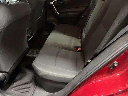 Used 2021 Toyota RAV4 LE image 11
