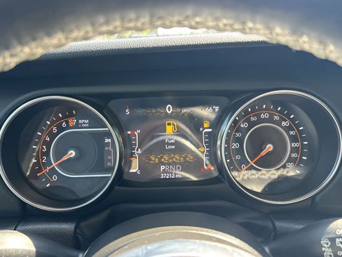 Used 2022 Jeep Wrangler Unlimited Sahara w/ Safety Group AWD/4WD image 13