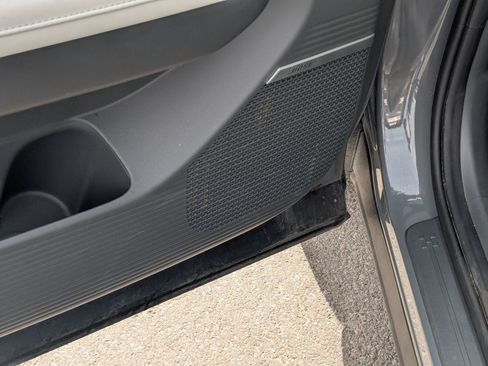 Used 2025 Hyundai Santa Fe Limited image 17