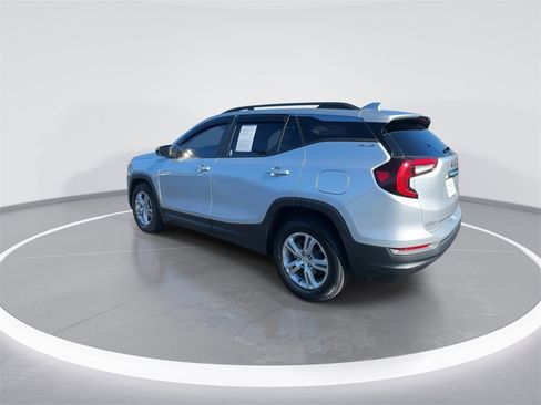 Used 2022 GMC Terrain SLE w/ Driver Convenience Package image 6