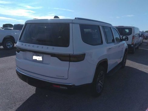 Used 2024 Jeep Wagoneer Series II w/ Flexible Seating Group RWD image 3