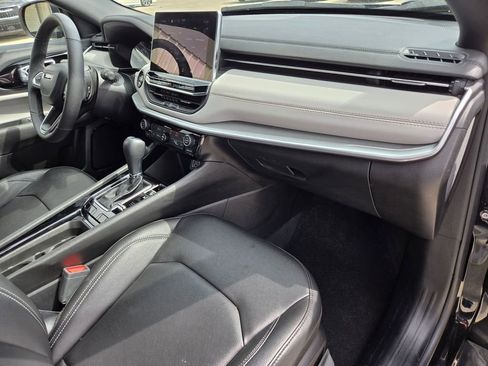 Used 2025 Jeep Compass Limited image 29