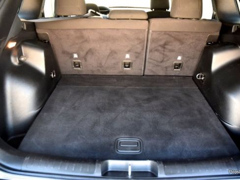 Used 2019 Jeep Cherokee Latitude w/ Popular Appearance Group image 12