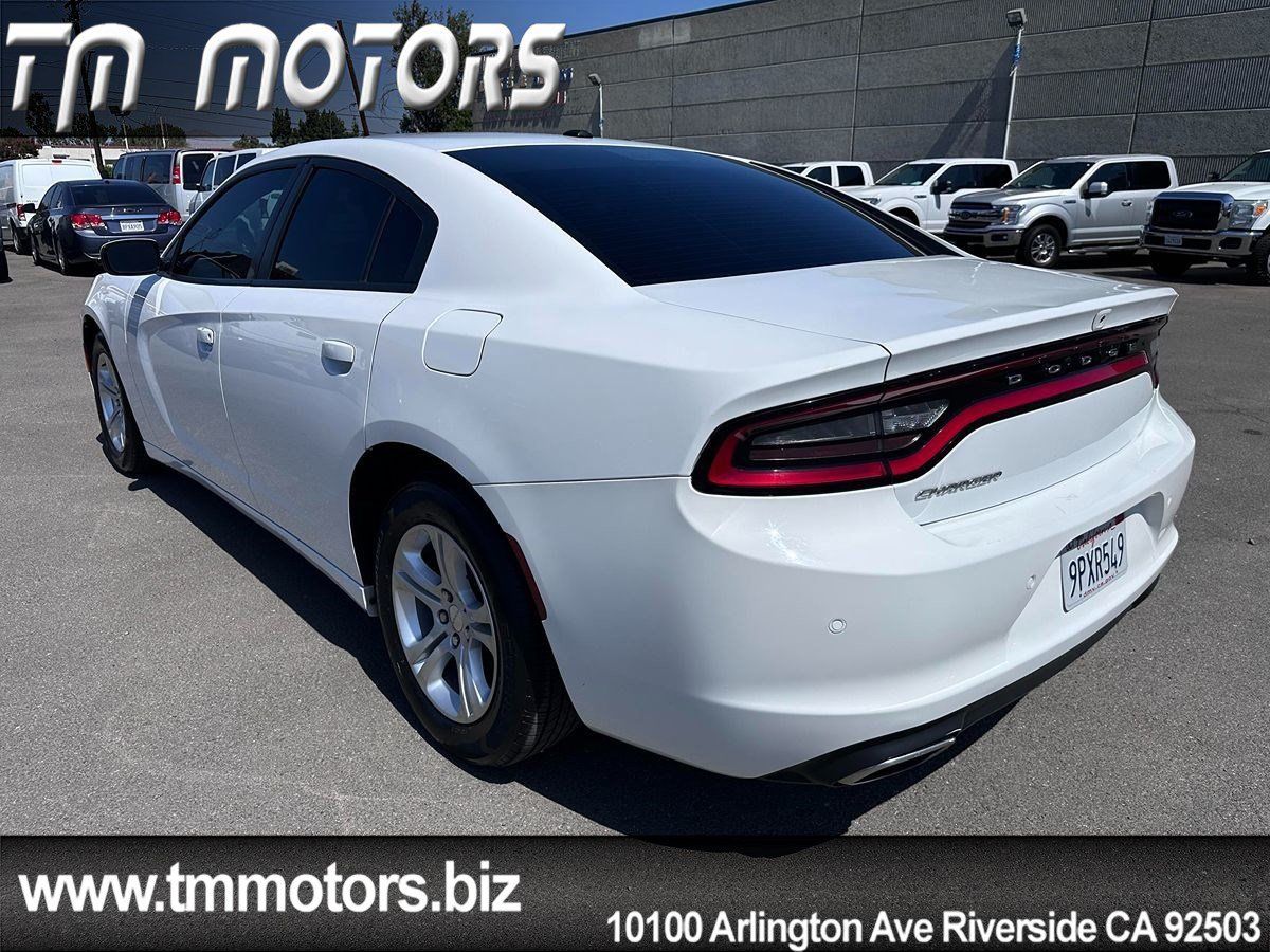 Used 2020 Dodge Charger SXT RWD image 4