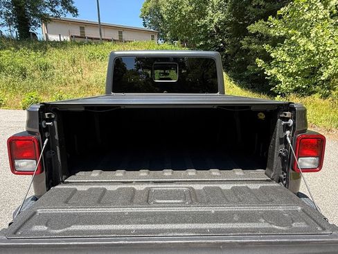 Used 2021 Jeep Gladiator Overland AWD/4WD image 8