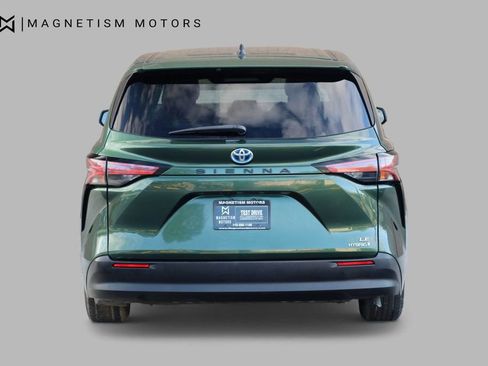 Used 2021 Toyota Sienna LE image 8