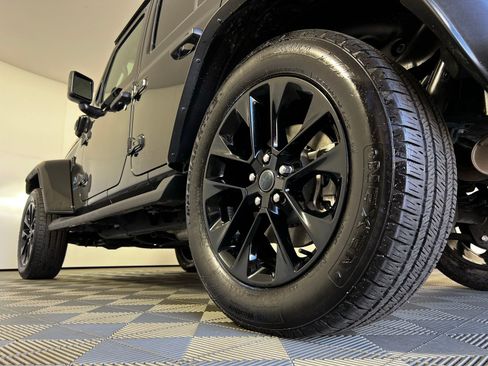 Used 2025 Jeep Wrangler Unlimited Sahara image 26