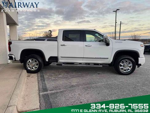 Used 2024 Chevrolet Silverado 2500 High Country w/ High Country Premium Package AWD/4WD image 5