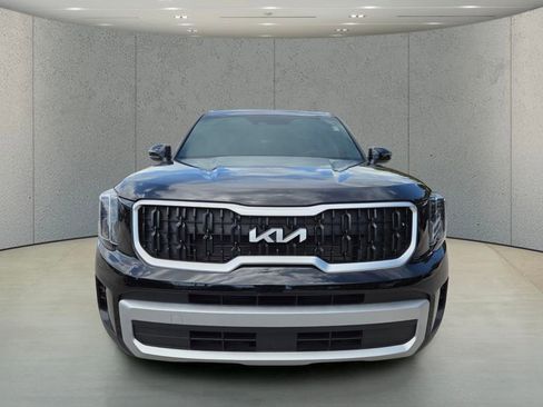 Used 2024 Kia Telluride EX w/ EX Captain's Chair Package image 8