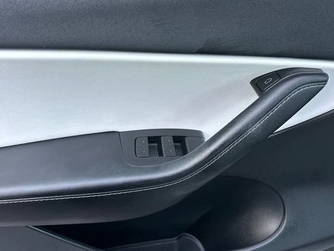 Used 2021 Tesla Model Y Long Range image 12