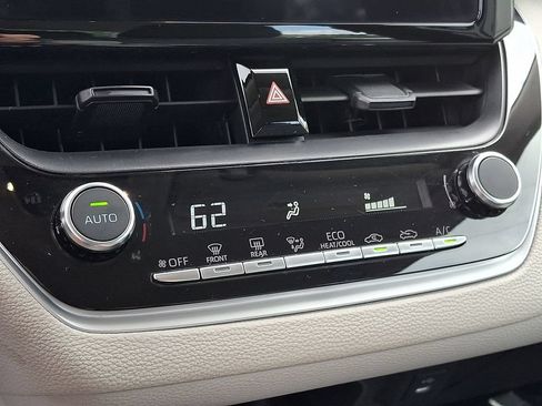 Used 2025 Toyota Corolla LE FWD image 18