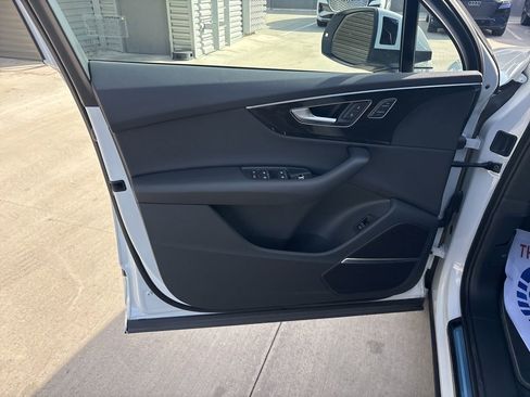 Certified 2025 Audi Q7 2.0T Premium w/ Convenience Plus Package image 10