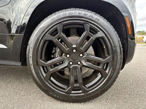 Used 2025 Land Rover Defender 110 V8 image 10