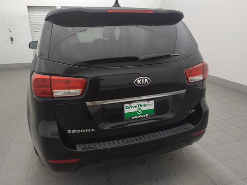 Used 2017 Kia Sedona LX w/ LX Essentials Premium Package FWD image 6