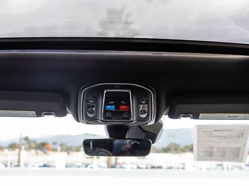 Used 2025 Jeep Grand Cherokee Laredo X image 17