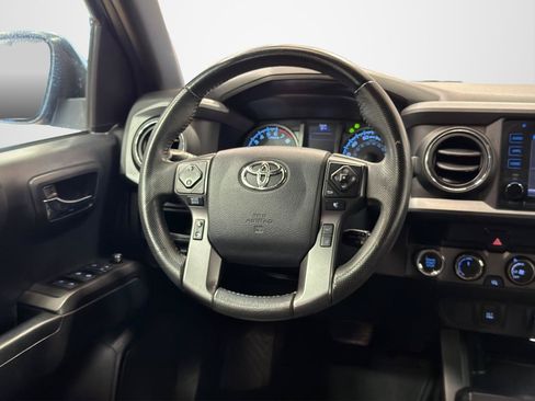 Used 2019 Toyota Tacoma TRD Off-Road AWD/4WD image 15