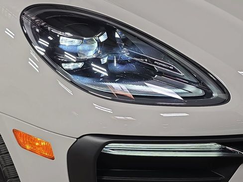 Certified 2026 Porsche Macan AWD/4WD image 12