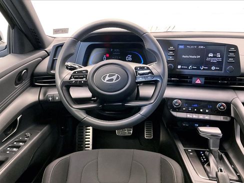 Used 2025 Hyundai Elantra Sport image 4