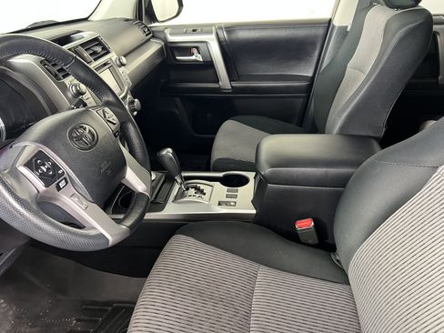 Used 2017 Toyota 4Runner SR5 AWD/4WD image 4