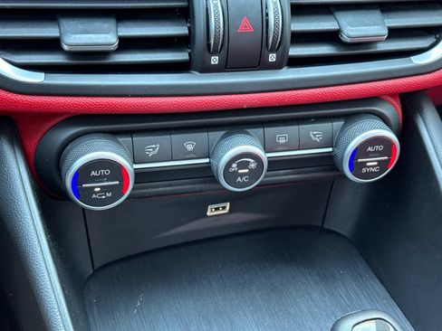 Used 2019 Alfa Romeo Giulia RWD image 19