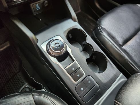 Used 2022 Ford Escape SEL w/ Technology Package FWD image 14