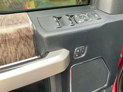 Used 2018 Ford F350 Lariat w/ Chrome Package image 16