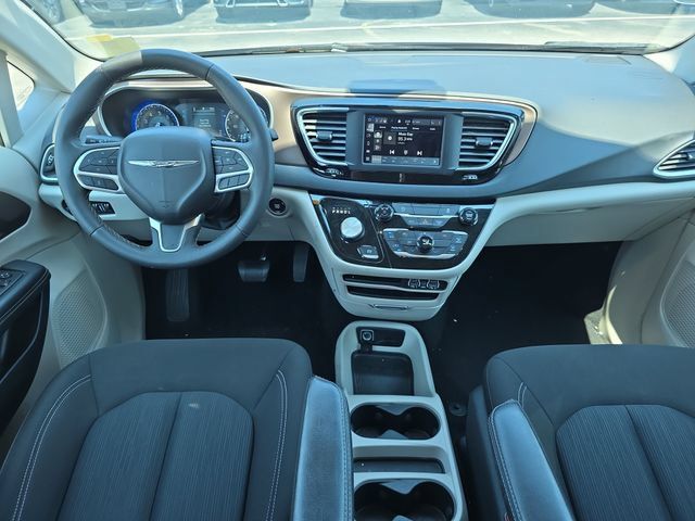 Used 2023 Chrysler Voyager LX FWD image 13