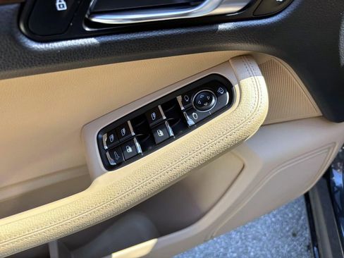 Certified 2022 Porsche Macan S image 25