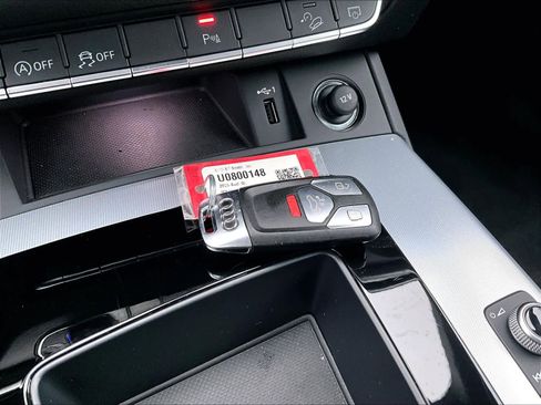 Used 2025 Audi Q5 2.0T Premium image 31