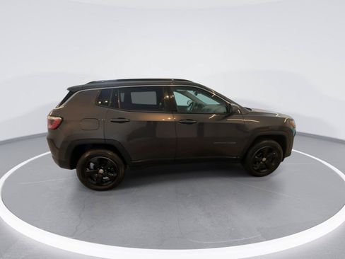 Used 2019 Jeep Compass Latitude AWD/4WD image 9