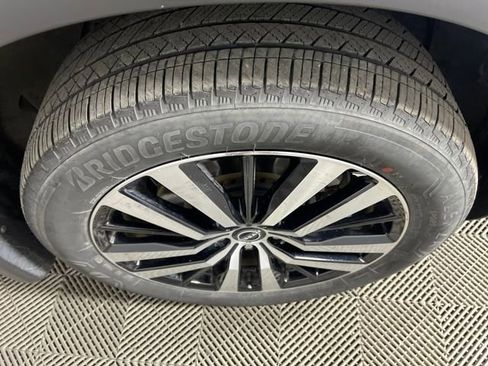 Used 2024 Nissan Pathfinder Platinum image 15