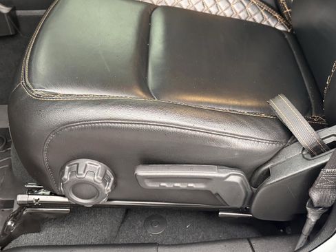 Used 2022 Jeep Gladiator Overland image 23