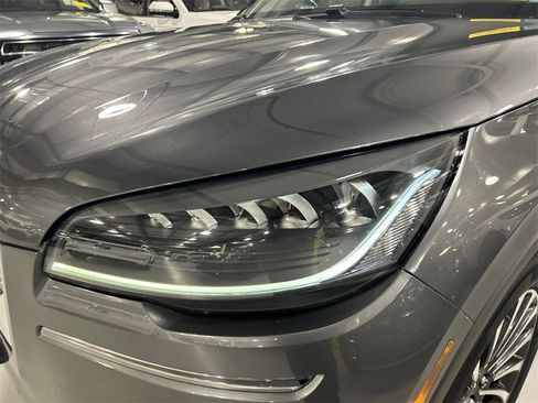 Used 2022 Lincoln Aviator AWD w/ Premium Package image 6