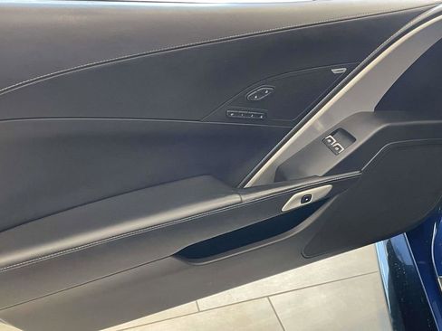 Used 2015 Chevrolet Corvette Z06 w/ 3LZ Preferred Equipment Group image 11