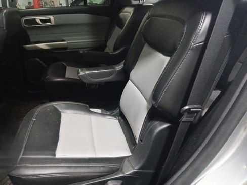 Used 2022 Ford Explorer XLT w/ Equipment Group 202A AWD/4WD image 4