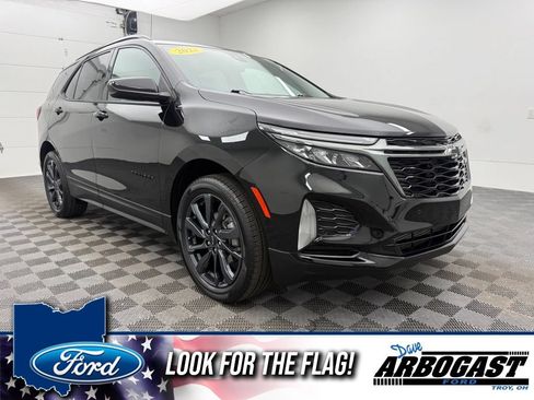 Used 2022 Chevrolet Equinox RS w/ LPO, Floor Liner Package AWD/4WD image 1
