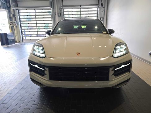 Used 2025 Porsche Cayenne Coupe AWD/4WD image 10