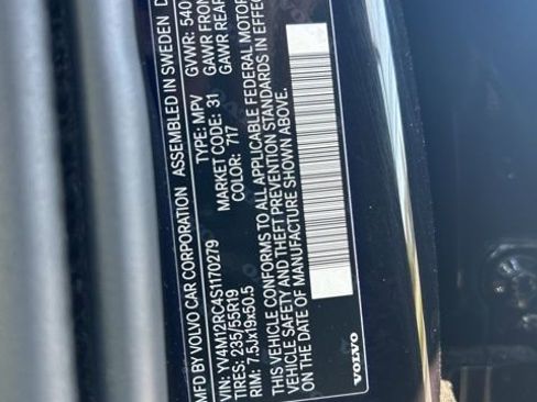 Used 2025 Volvo XC60 B5 Plus AWD/4WD image 28